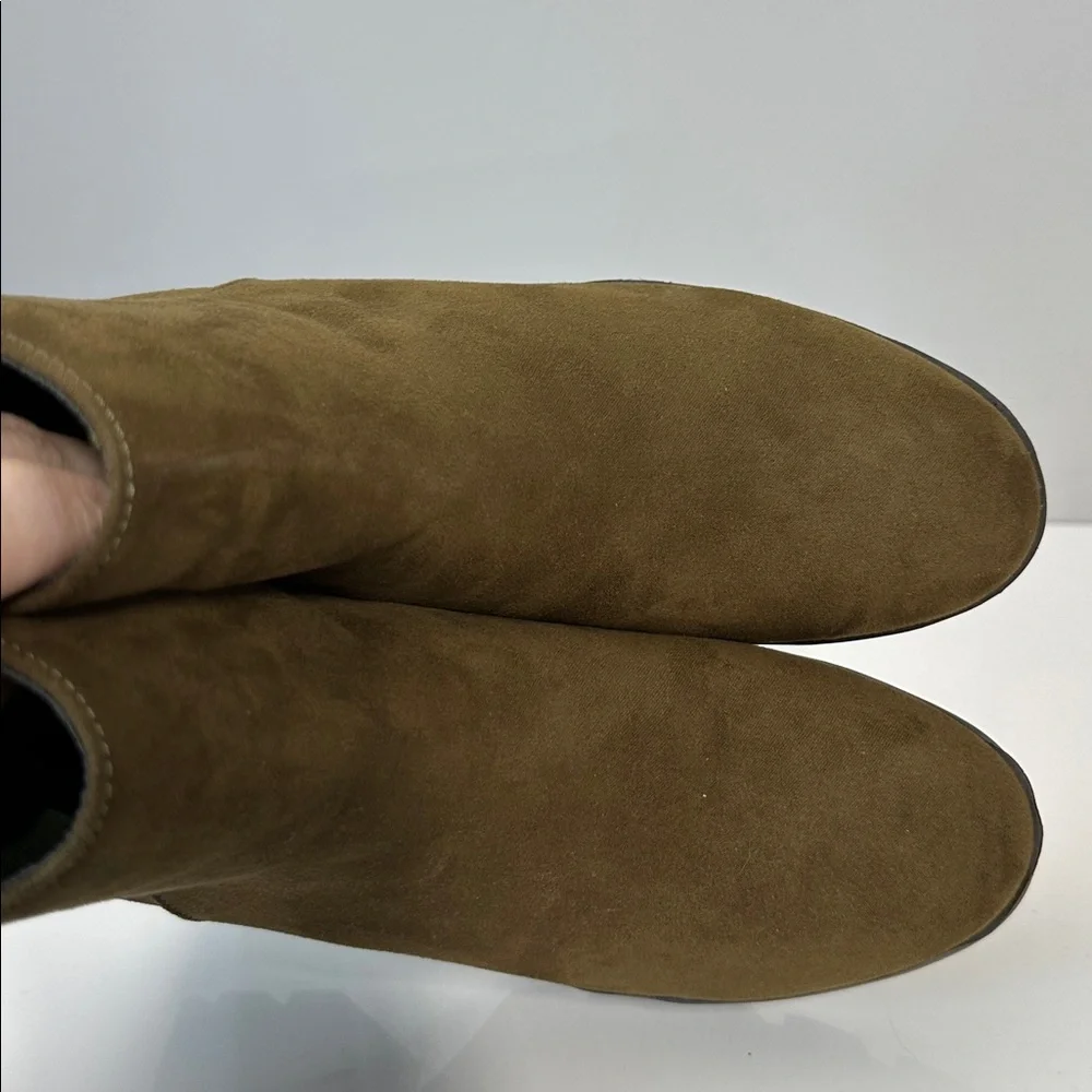 Journee Collection Cassidy‎ Lug Sole Faux Suede Booties Size 8